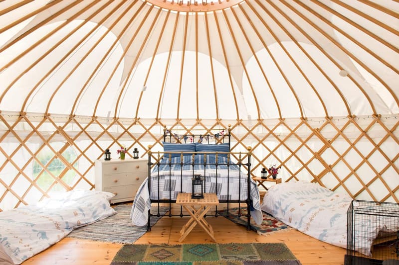 Stunning Yurt with hot tub close to hidden coves