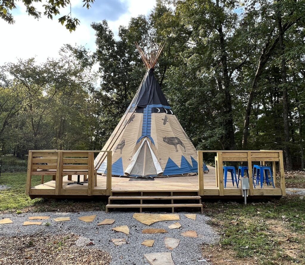 Glamping in Arkansas in Authentic Style Sioux Tipi