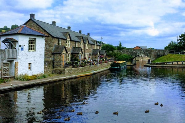 brecon beacons village on the river