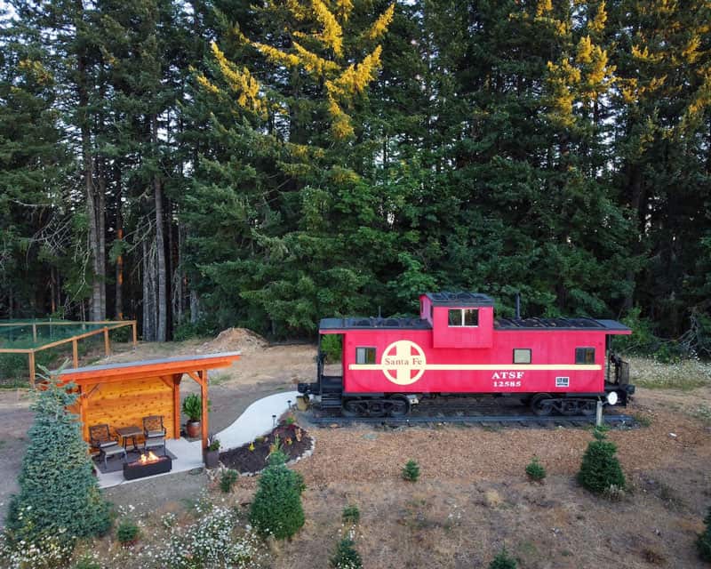 Cozy Caboose Glamping in Oregon