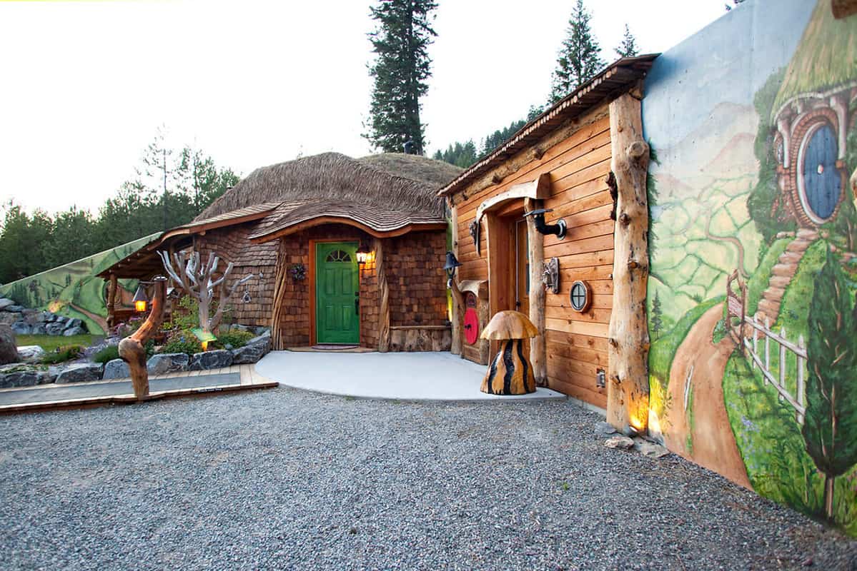 Hobbit House glamping in Montana