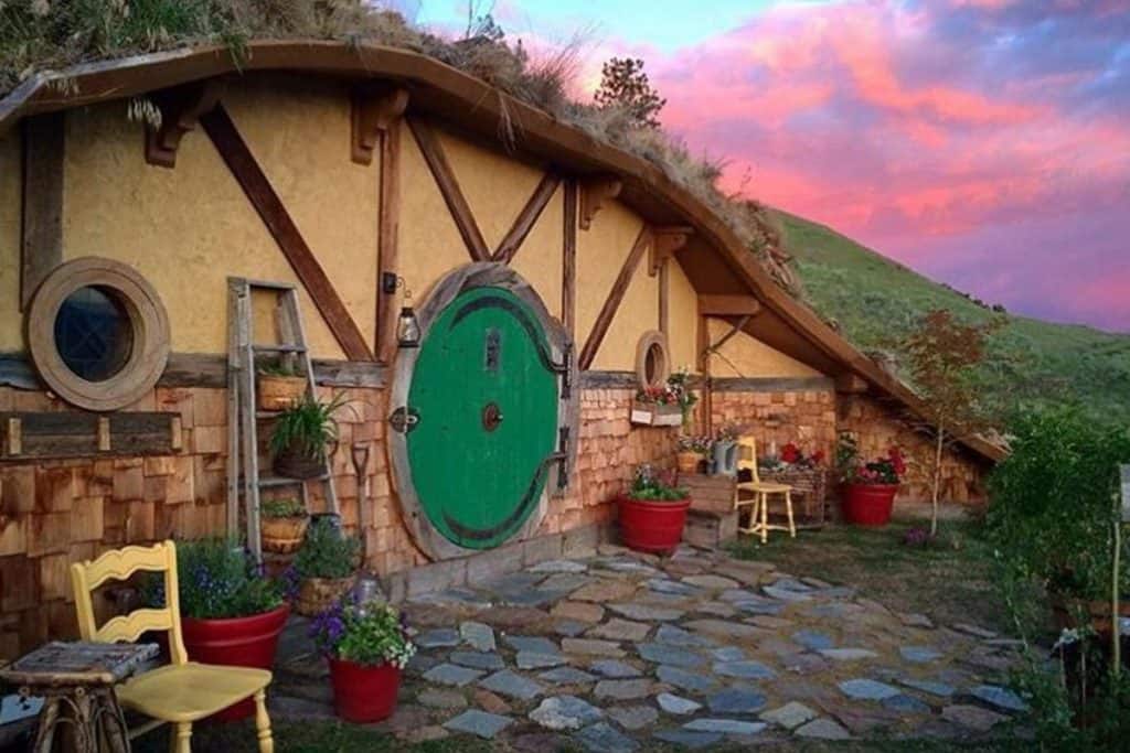 Hobbit House Glamping in Washington
