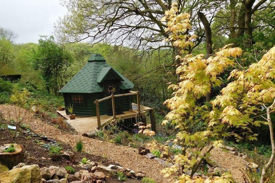 hobbit hut Cornwall glamping