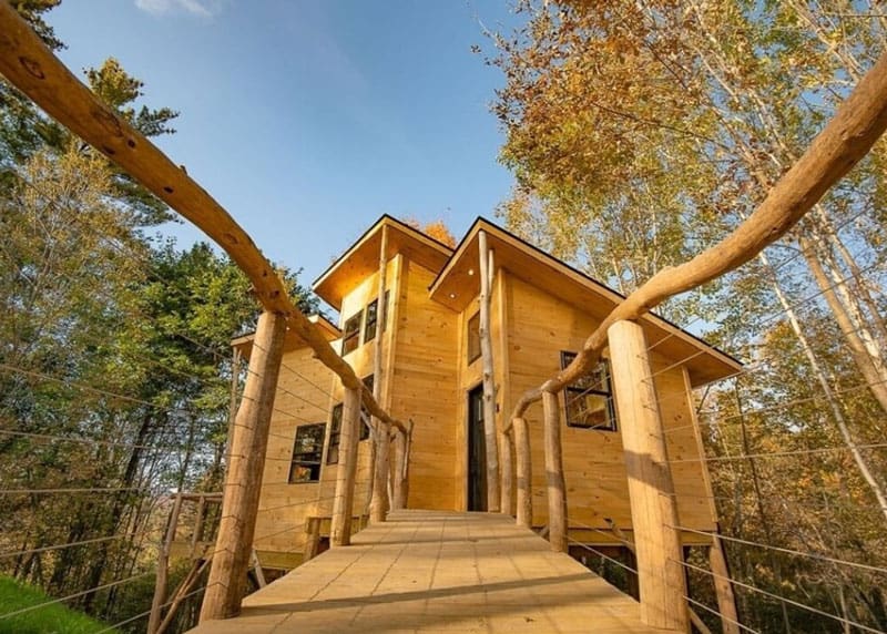 Luxury Waterbury Center Treehouse Cabin in Vermont