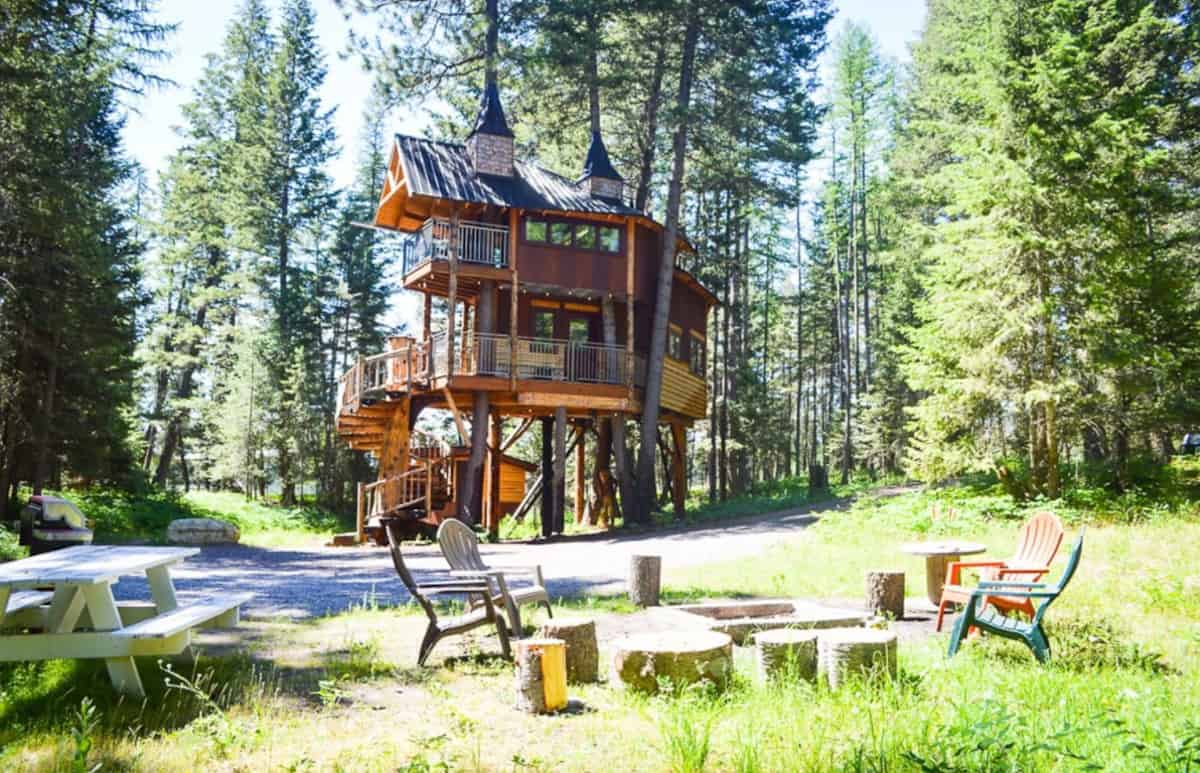Montana glamping treehouse