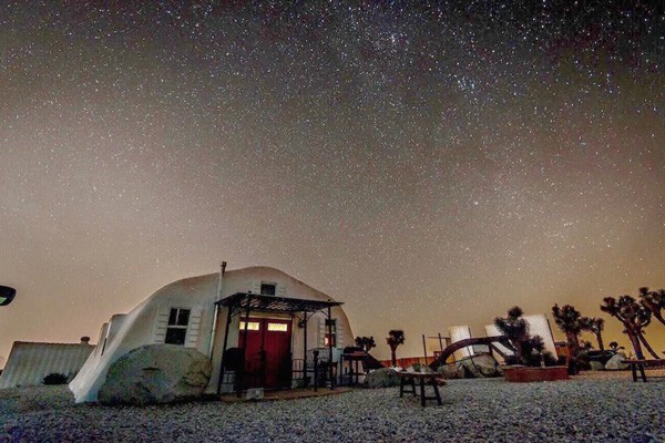 Moon Camp: an off-Grid Joshua Tree Glamping Retreat view of building at night with stars