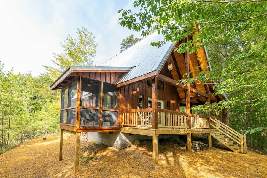 Tiny Red Rover Gorge Cabin Rental at Pine Point
