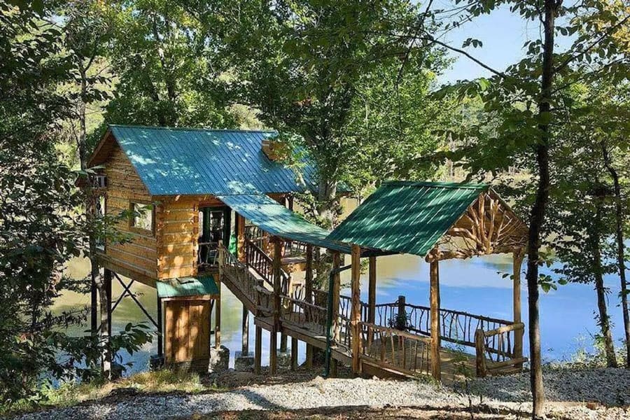 Georgia Treehouse Cabin with a 20 Acre Private Lake
