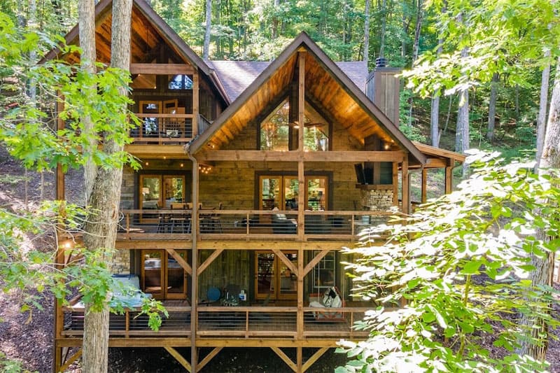 Roseann’s Blue Ridge Treehouse Rental