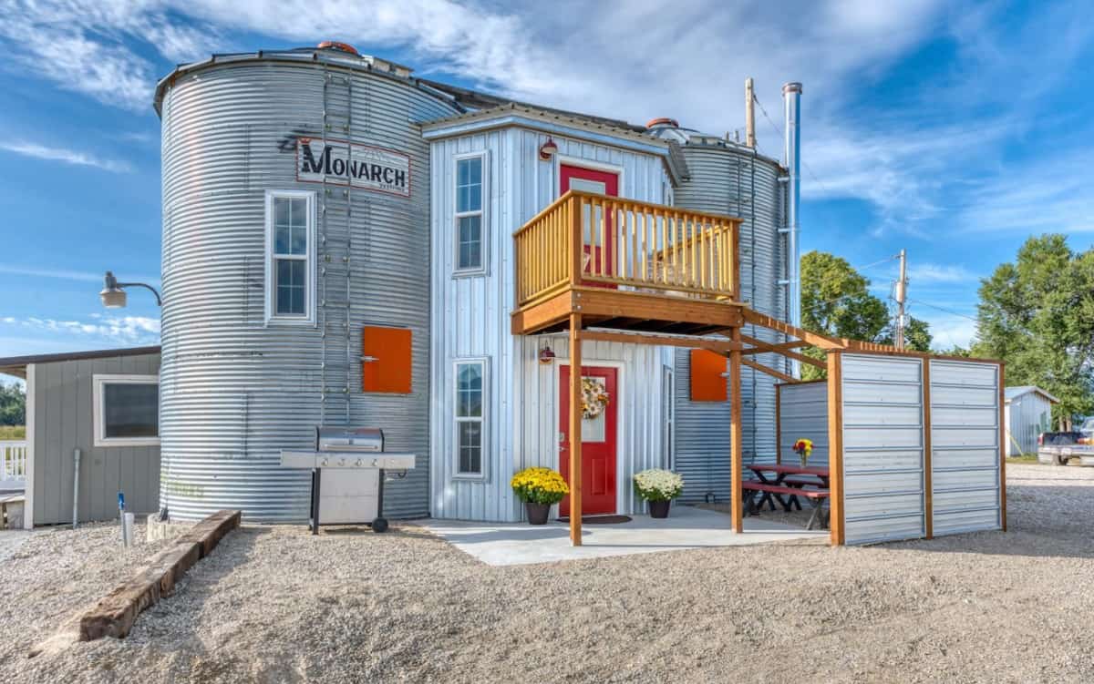 Silo converted to glamping in Montana