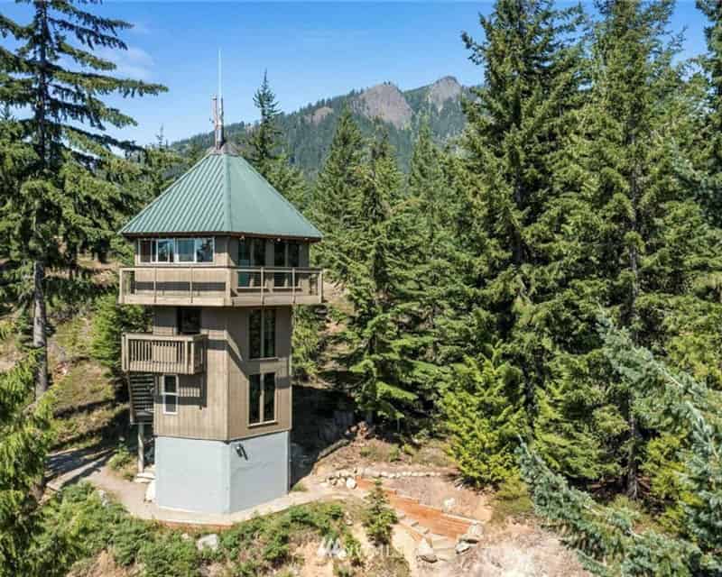 Mountain Tower Cabin in the Cascades