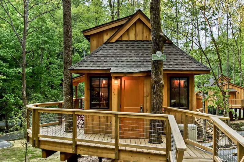 The Willow Treehouse Rental in Tennessee